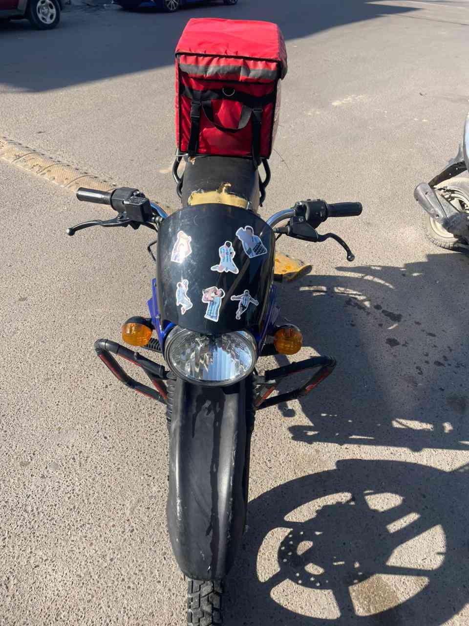 السلام عليكم شباب
بوكسر للبيع موديل ٢٠٢٢ 
الدراجه تخبل كلشي مناقصه ناقصه بس اليده مال هندر
ممفتوح برغي بيه الدراجه بلادي بيه نقوصات بسيطه كلش يعني تاخذه تشغل وتطلع بيه اوراقه كامله اصوليه بس ممرقمه ينفتح الترقيم تطلع بوجهك ترقم السعر مليوم ونص رايده وبيه مجال بسيط 1.500.000 وهذا رقمي *********** مكان الدراجه بغداد السيديه
