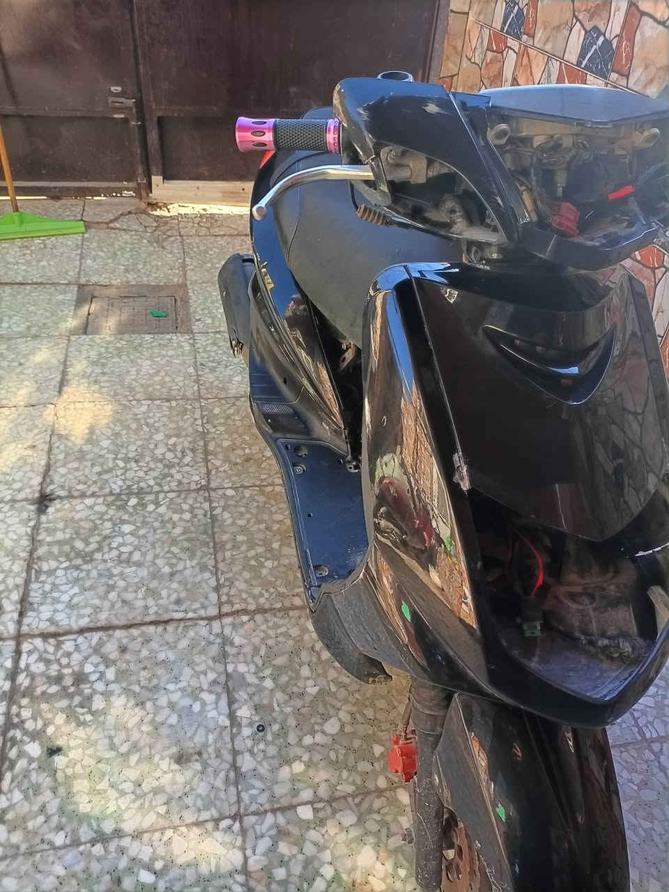 السلام عليكم دراجه سكنس ياباني مكينه صاروخ وين ماتريد هندر سلف دبل استان توديك وجيبك  الدوامك سرعه 140المكان الزعفرانية أربع شوارع السعر 300مبايل ***********
