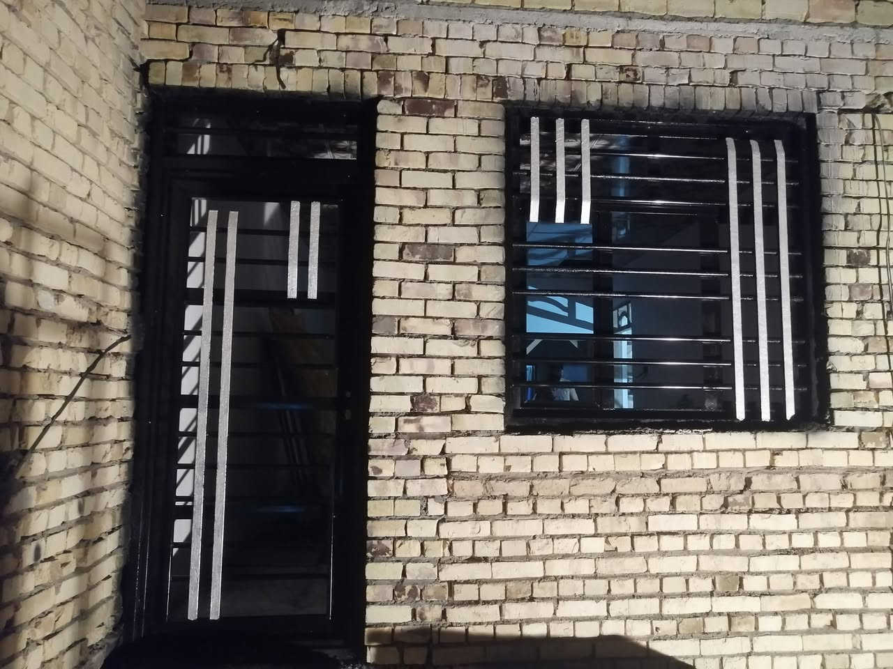 السلام عليكم صباغ شبابيك و بيبان و محجرات بنسب السعار التصال أو واتساب *********** رفع المنشور كلمت يا الله
