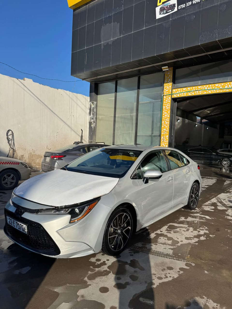 تۆیۆتا کرۆلا ٢٠٢١ le سێ پارچەی بۆیاخە ئێرباگ بەس شانی تەقیوە گێڕ و مەکینە و تەبرید هەموو شتی بە شەرت رەقەم و سەنەوی نوێیە سعری ١٣٧ و کەمەک مەجال ٣٦٠هەزار خرامەی لەسەرە دوای مەعامەلە دەیگەرێنمەوە 
*********** أربيل, العراق
