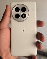 ون بلس ١٣ • ٢٥٦/١٢ • بطارية ٦٠٠٠