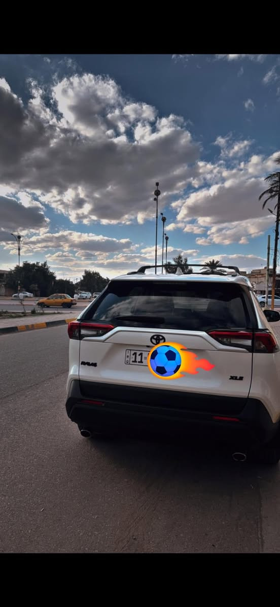 Toyota Rav4.   2022 xle 

راف فور موديل ٢٠٢٢  فئه xle بريميوم فول بانزين فقط 

محرك 2500 وارد امريكي 

ماشيه 44 الف ميل فقط

رقم بغداد  بااسمي 

هزة وفحص وسنوية جديد

حادثها فقط باب ايرباك برده

صور الحادث داخل المنشور

باتري جديد تخم تايرات جديد 

مواصفاتها:

📍٣ وضعيات قياده Normal, Echo, Sport  

 📍لايتات ليد + اشاير. بلمري

📍تدفئه سترين

📍رادارات جانبيه ( نقطه عمياء )

📍رادار امامي (تحديد مسار )

📍اوتو هولد

📍اوتو ستوب

📍دخول ذكي   

📍فتحه سقف سلايد

📍كامره خلفيه

📍بصمة تشغيل +بصمة ابواب

📍باب الصندوك كهرباء

📍كشنات كهرباء

📍تبريد قطعتين

📍تحكمات سترين

📍هاند بريك بصمه

📍مثبت سرعه تفاعليAdaptive Cruise Control

📌السياره حلوه ونظيفه ومابيها اي نقص 

السعر  260 ورقة 
بيها مجال بسيط
مكان السياره كربلاء 
للتواصل 

***********
