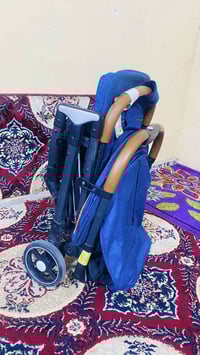 عربة اطفال السعر 60 الف تقريباً جديده هـ 07801314759