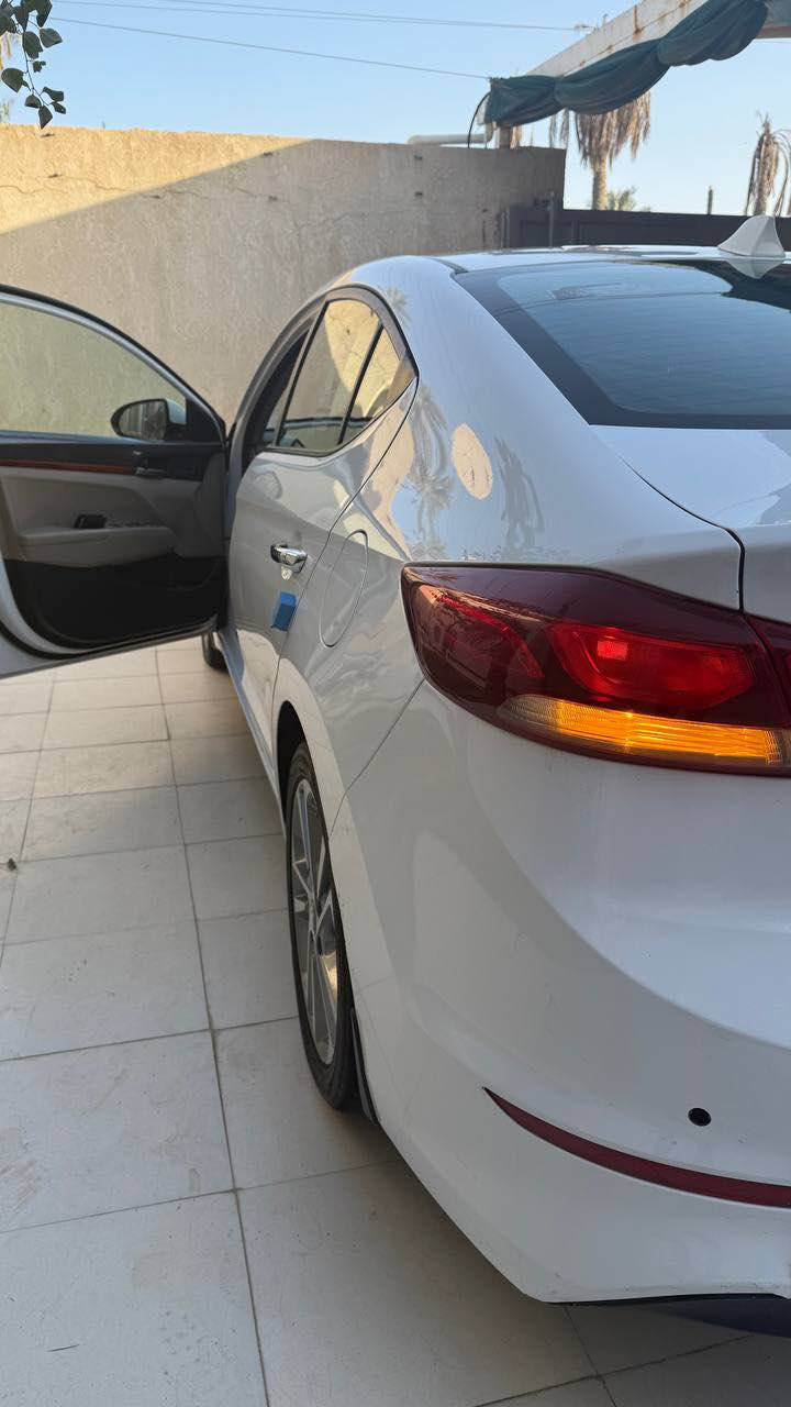 سلام عليكم 
النترا 2019 سوبر خليجي 
سياره كفاله  ماعدا البنيد بي صبغ 
السياره فول ماعدا البصمه
مكينة 2000 دوش 
فتحه سقف 
اشاير بالمري شفط كهرباء 
كير محرك تبريد حداده شرط الفحص 
رقم بصره ماشيه 88
السعر 152 وبيه مجال حك الجيه 
العنوان البصره الجزيره  
الاستفسار  *********** البصرة, العراق
