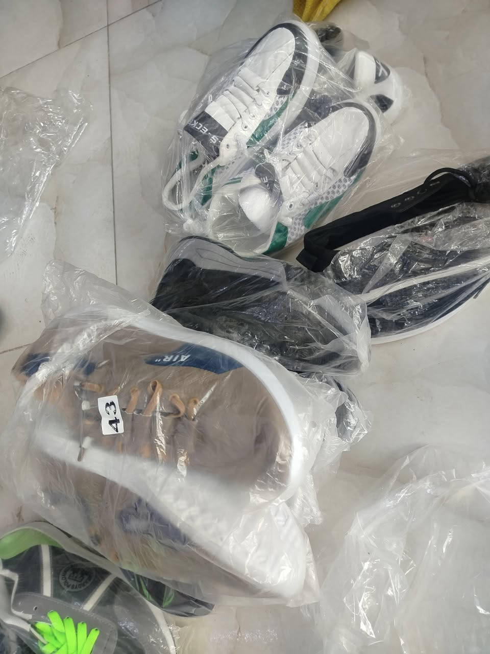 تم وصول احذيه رجالي درجه اولى ماركه العنوان شارع المعارض القديم مقابل مطعم كهرمانه ***********
