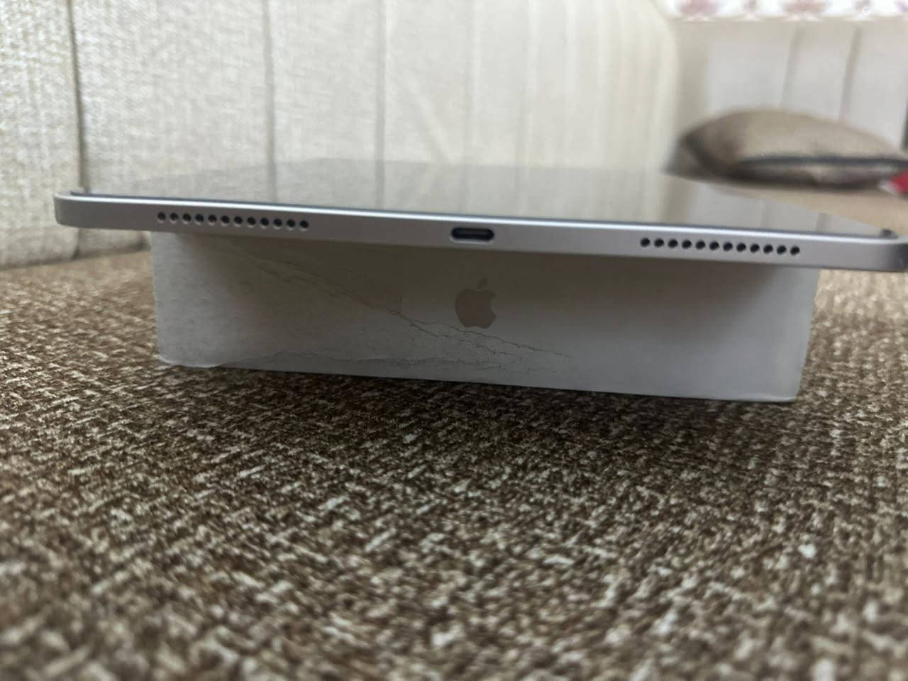 أيباد Air6 M2  سعر 650
ذاكره.  128
بطاريه89
مكاني ذي قار
بيه فطر بل كلاسه ما مأثر 
 لتواصل ***********
