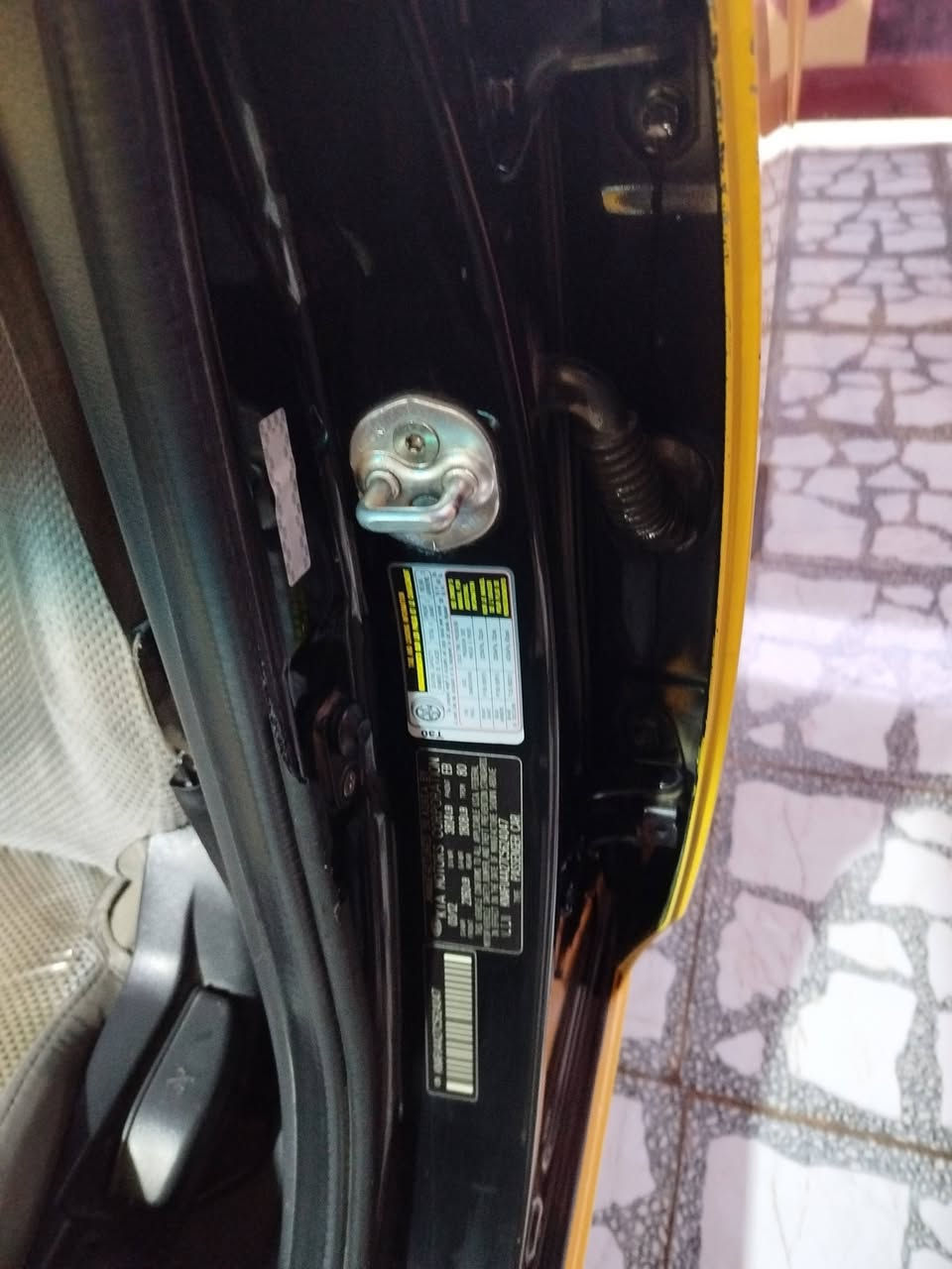 فورتي 12 وارد امريكي ضررها بس الجاملغ الخلفي السياره مصفره هيه وغرامات تاخذ جاهز والسياره بيه منظومه غاز السعر 95 / ***********
