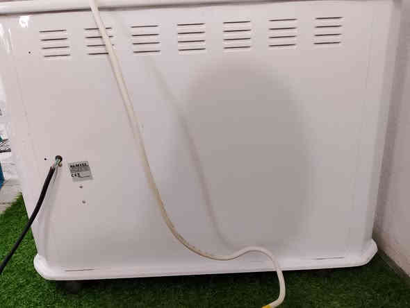 السلام عليكم صوبه للبيع يوجد فيها خمس شمعات الصوبه نظافتها  80% السعر 60 وبيها مجال للاستفسار رمادي الجاريه قرب مال الزيتونه الرقم***********
