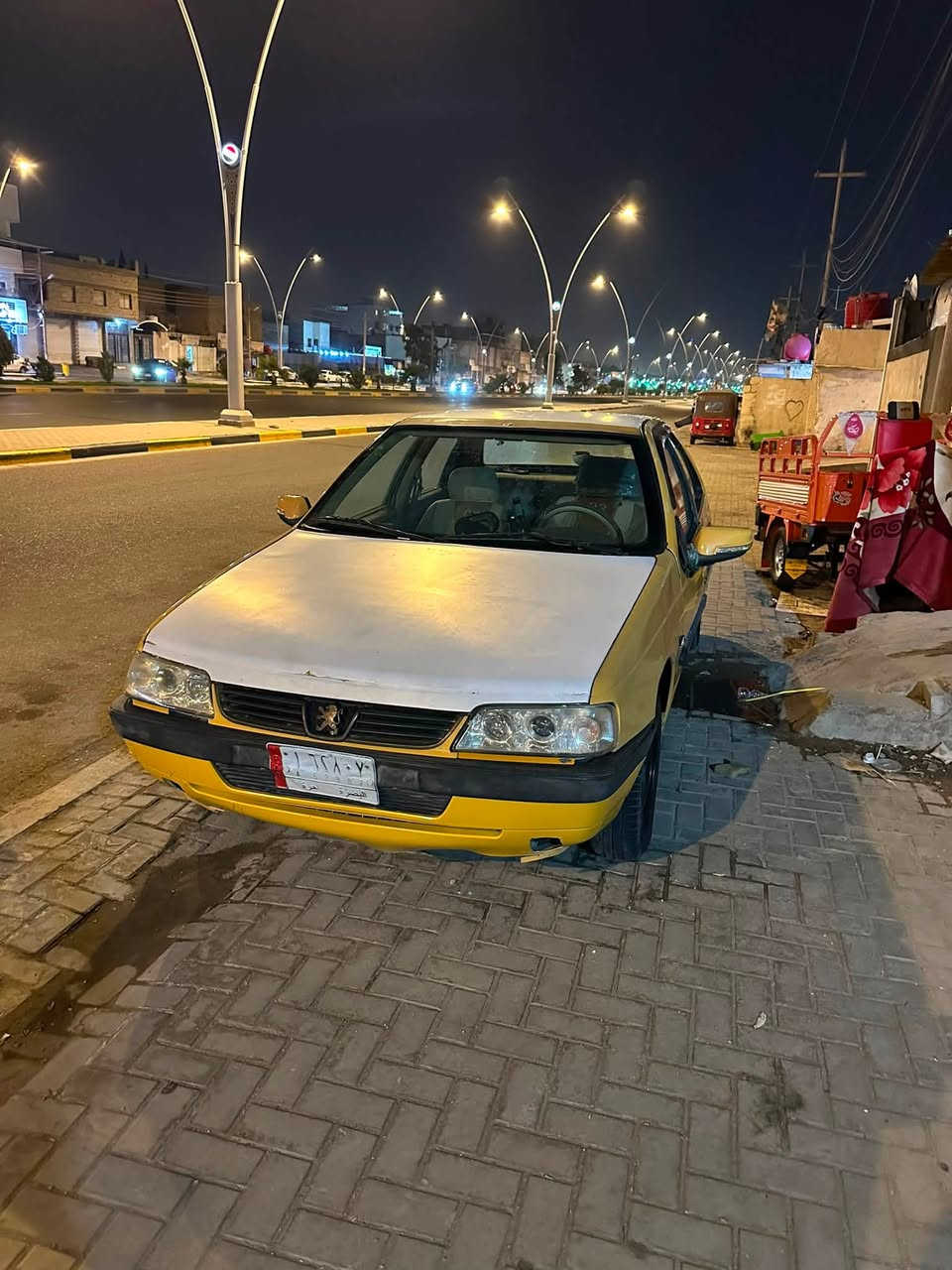 سلام عليكم سياره لبيع بيجو 405 سياره حلوه لا تنقيص وله تبغير سياره تبريد شغال ما بيه خياس هوايه بس بل دوس شويه عليه 300 هيه وغرامات عله مشتري مكاني بصره قبله سعره 23 بيه مجال رقمي ***********
