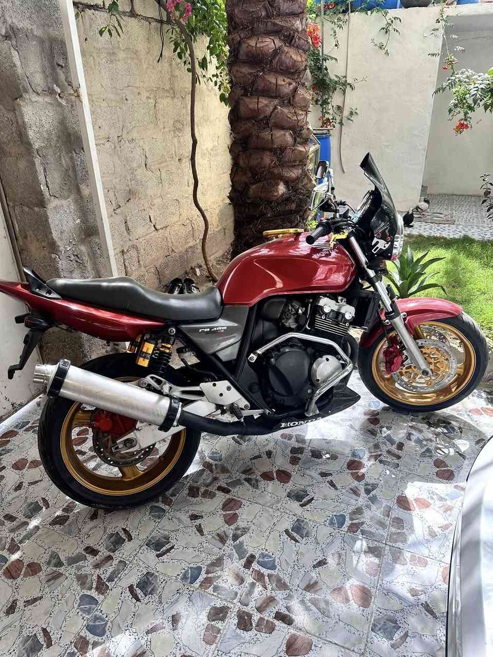 CB400
 موديل 2006  

جيل ثالث دراجه فول فول  

***********
