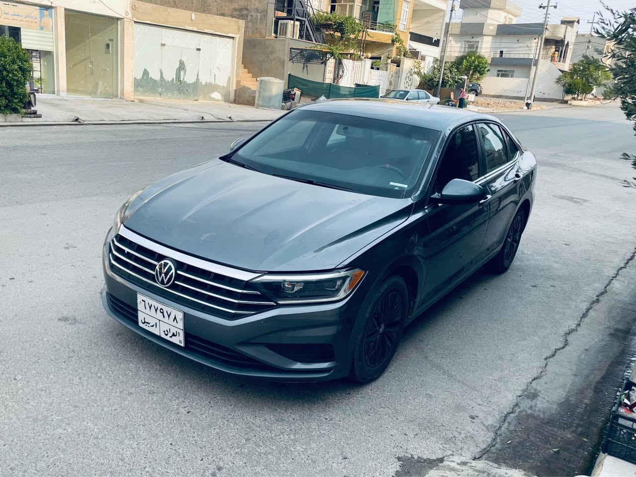 السلام عليكم/ جيتا موديل ٢٠١٩ ره نگ نفطى ته نها دوو پارجه ى سبوخه . ژورێى نيه هيچ ايرباگى نه ته قيون . به ناوى خومانه . سه ياره كى زور جوان و كه م مسروفه . 
رقم موبايل/ ***********
*********** أربيل, العراق
