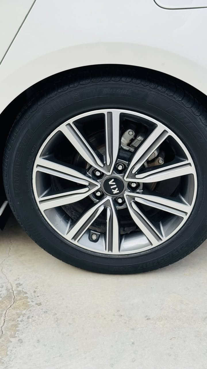 السلام عليكم 
اوبتما 2019 خليجي السيارة مكفوله من الفتح والتبديل بيها مكانين صبغ بلباب الخلفي شوية والجاملغ الأمامي والسونار موجود سنويتها ال  2028 شهر ال 11 والهزة بعدلها 3 اشهر 
عليها إدامة كاملة من كلشي والسيارة حلوة ومال جناي سعرها 178 وبيها مجال مكانها الديوانية *********** ما متواجد على الانترنت اتصل واتساب او على الخط
