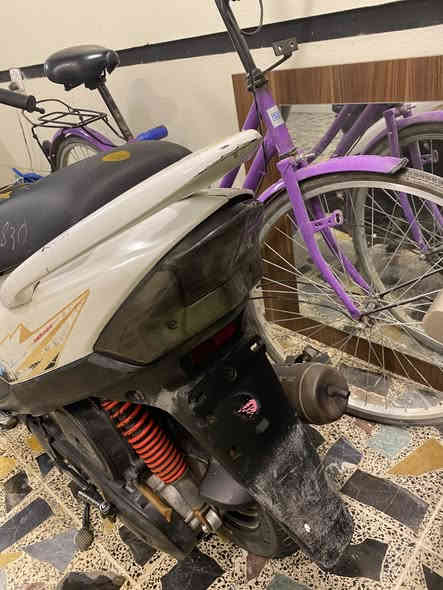 سلام عليكم ماكس بيضه مكفوله بس مكينه مجفته مره وحده فقط دراجه متروكه كفرات بلادي كلشي بلادي السعر 650عنوان بغداد المشتل ***********
