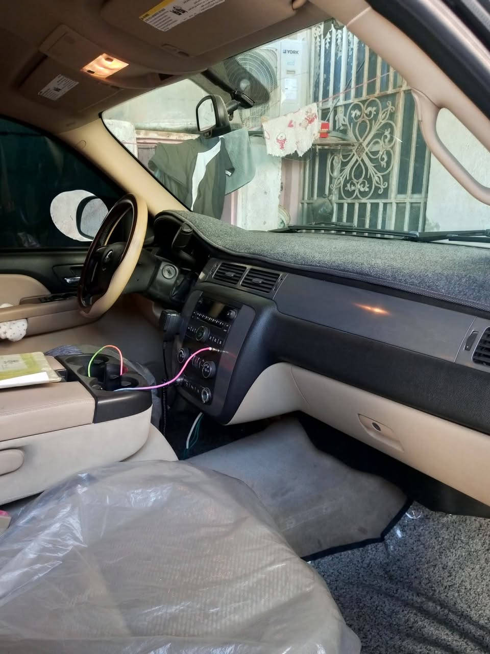 السلام عليكم تاهو خليجي مكفوله كفاله جاهزه من كلشي
بيه فقط ارقام بدون سنويه شمالي
مكان السياره ديوانيه
***********
