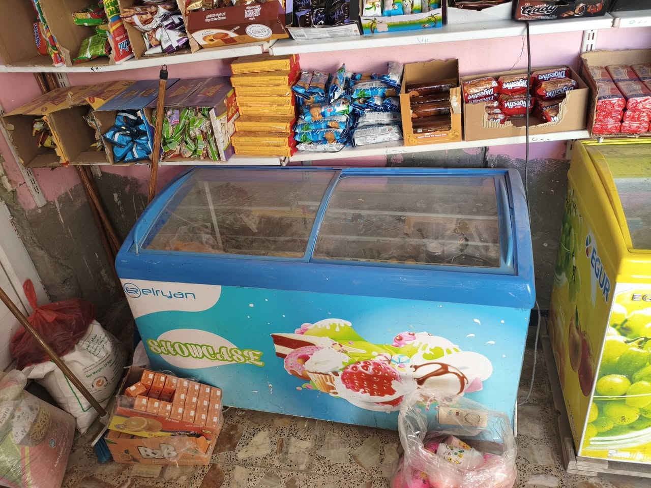 سلام عليكم من رخصت الادمن عندي اسواق للبيع بيهه برادين ومجمده ورفوف داير المحل وميز  مال جبس رايدهن بمليون  عنواني كربلاء حي الغدير رقم بي واتساب ***********
