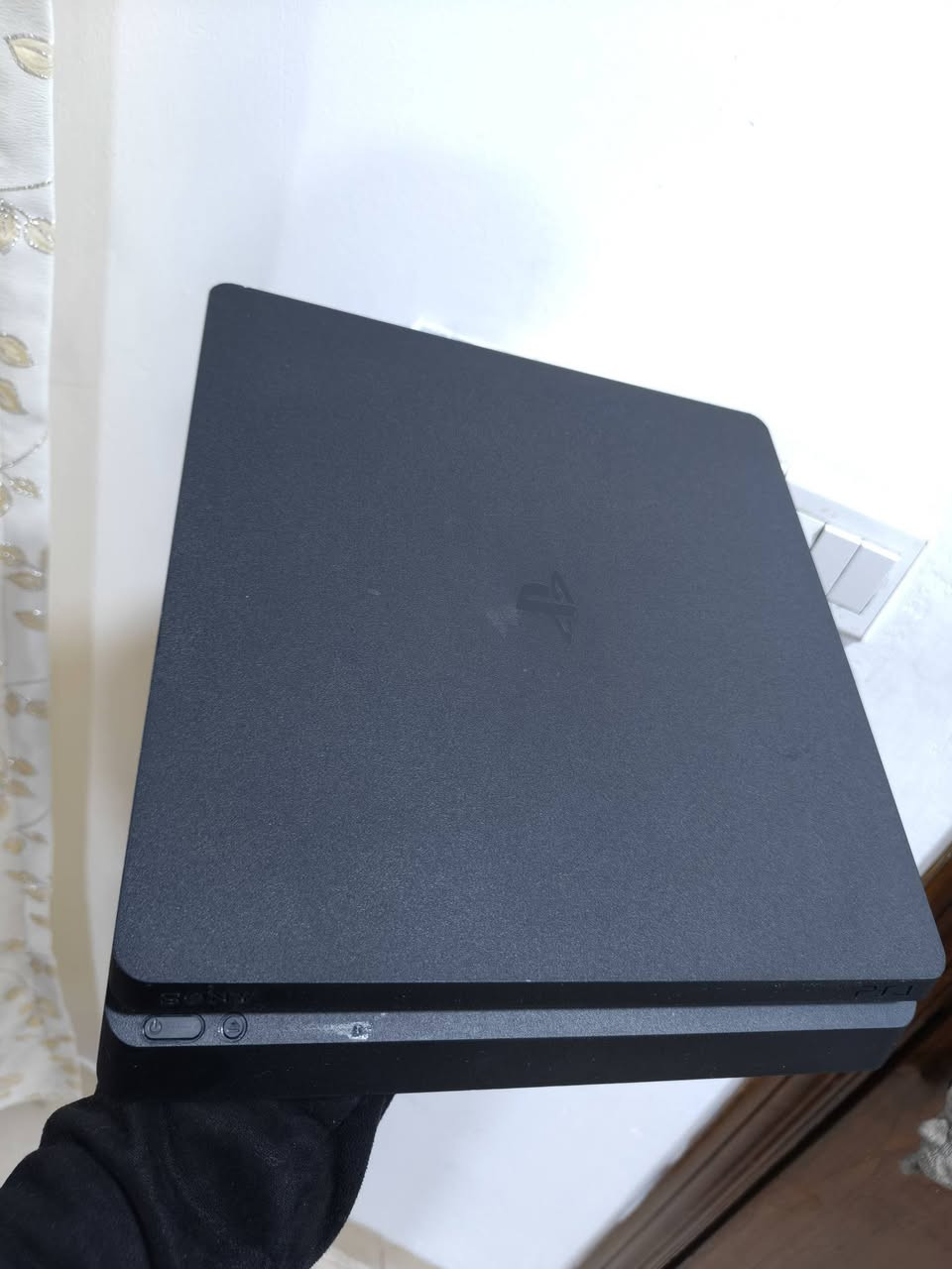 السلام عليكم ps4 نضافه ما مطروقه ✈️100%سلم للبيع نضام🇯🇵 11 القرص احسن نضام العاب كامله Gta شخصيتين🫀 مفتوح بيها وسياره فيراري + pes2026 + بلاك اوفس جزاء♠ زومبي + روكيت ليك + تكن+بعد العلاب بي ب👍🚩س ذني المعروفه لوك ستيكر ما مفتوح يده اصليه . ويده تجاريه السعر310الف وبي مجال *********** شرط الاداء فول
