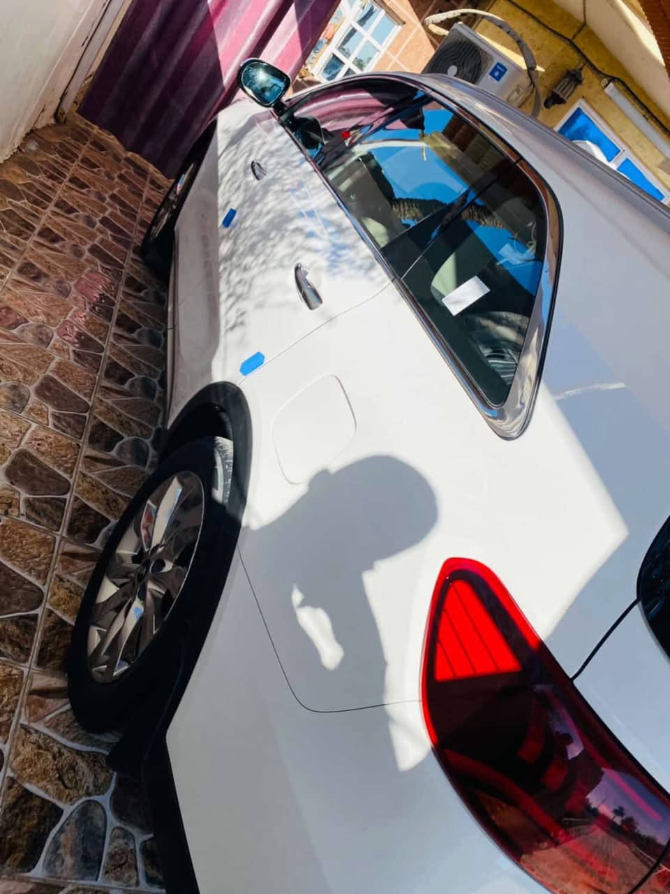 السلام عليكم
للبيع سورنتو 2020 خليجي كفالة عامة ماشية 75 الف  رقم بغداد
بوضع الشركة  
فول مواصفات 
محرك 6 سلندر 
بانوراما 
شاشه جبيره
بصمة تشغيل وابواب 
صندوق كهربائي 
نظام ترحيب بالابواب 
كاميرا خلفيه
بردات خلفية بلادي  
حساس امامي خلفي 
تحكمات ستيرن
7 راكب 
وبقية المواصفات الفول بالسورنتو 
السيارة جديدة واستخدام شخصي قليل وبدون نقص جاهزة ومال جناي 
السعر 300 ورقة 
مكانها ديالى / الخالص 
للأستفسار .  ***********
