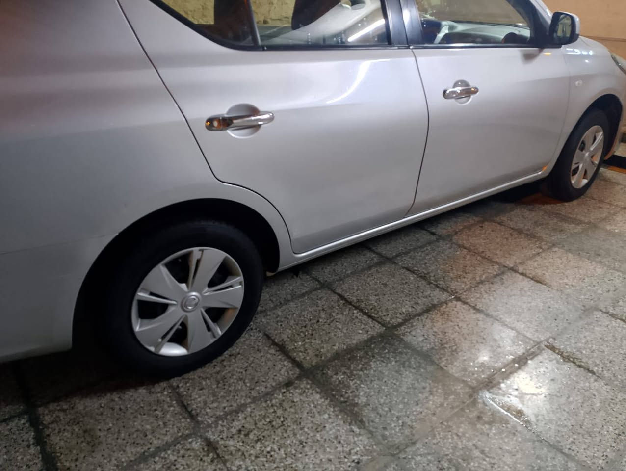 السلام عليكم 
للبيع نيسان سني 2019لون رصاصي
هندي ابو الأبليته الزركه 
رقم سليمانيا الدولي الأنكليزي 21 
استلام شركة السور العراق 
السياره مكفوله كفاله عامه من الضربه والصبغ
السياره بعده كله على وضع الشركه ما مبدل بيه اي شي
الكير والمحرك مكفولات 
تبريد تدفئه كله شغال 
صدر امامي خلفي جديد تخم تايرات  
السياره جاهزه وبدون مصرف وسونارها مع الصور 
ومواصفاته مال السني المعروفه نص فول 
السياره بغداد حي الجهاد والوكيل موجود شرط التحويل   السعر ١١٠$ 
***********
