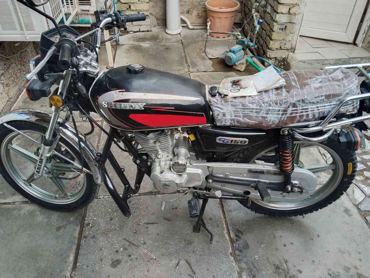 للبيع دراجه سيفيان موديل 19 دراجه كامله اوراق وكمرك مدفوع مكفوله من تنقيص ودخان شادلها زوج تايرات ودبلات خلفيه ودسكات جديده والباقي وضع الشركه عنواني بغداد حسينيه مال راشديه السعر 500 وبيها مجال ***********
