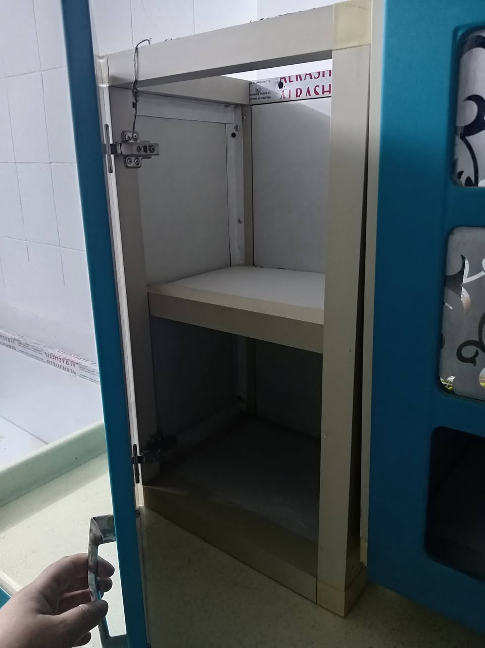 كاونتر نضيف للبيع ٨٠٠ قفل بدددون تعامل قياس كامل ٤٨٠ مكان الاعضميه  اتصال ***********
