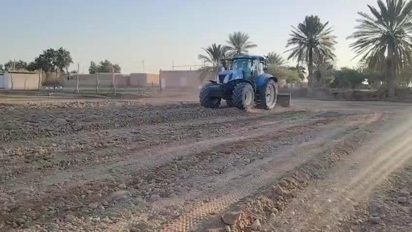 سلام عليكم نيهولند حجم 50\70 موديل ٢٠٠٩رقم اربيل انكليزي تحويل بل اسم نوع عصى مكفوله شرط الشغل عنوان واسط قضاءالحي رقم الهاتف ***********
