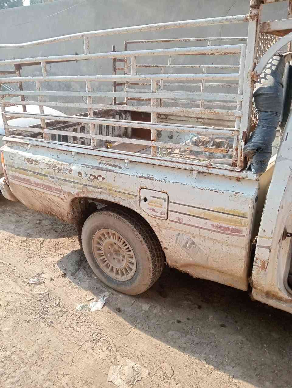 بيكم موديل 1993 رقم مميز
شاصي مكينه مكفول..كير اكسن كل شرط 
كشر تعبان مثل ما موضح بالصور هزه صارله 3اشهر 
سعر 28 وبيه مجال 
اتصال ***********
