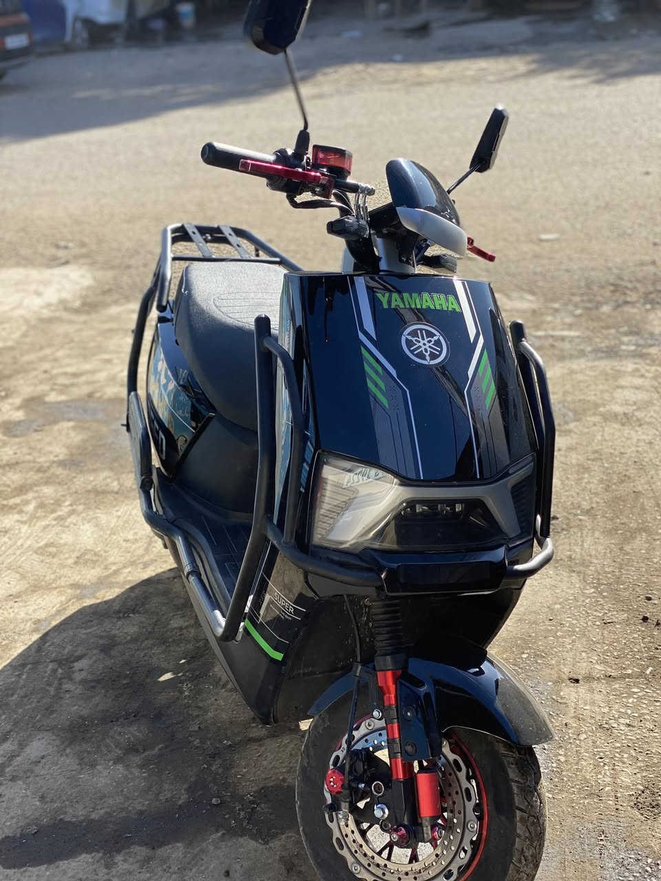 سلام عليكم 
شحن للبيع 
نضيفه حيل ومابيها اي مشكله دراجه جديده تكدر تشدلها بوكس دلفري ودراجه سبورت سرعتها ١٠٠ 
تشغيل عن بعد كهربائيات كلها شغاله شحنها حلو 
سعرها ٨٠٠ بعداد حي العامل 
***********
