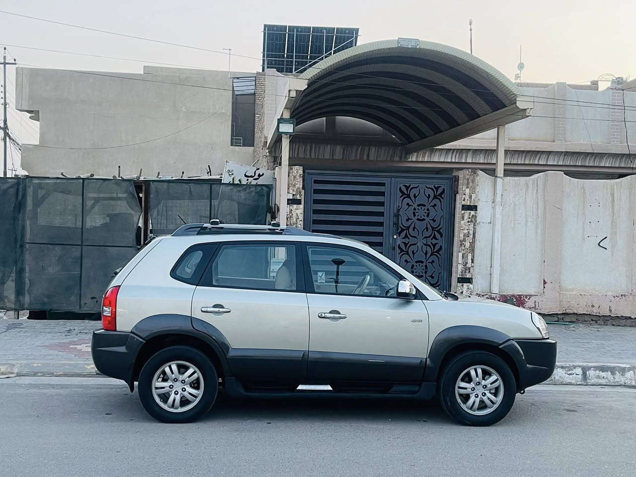 توكسان خليجي موديل2008
رقم اربيل الدولي سنويه لل28
كفاله عامه ماعدا الموضح بلسونار
مكينه 2000 دوش
4ويل
سياره جديده حيل 
مابيها نقص 
السعر 107$
مكاني كربلاء 
***********
