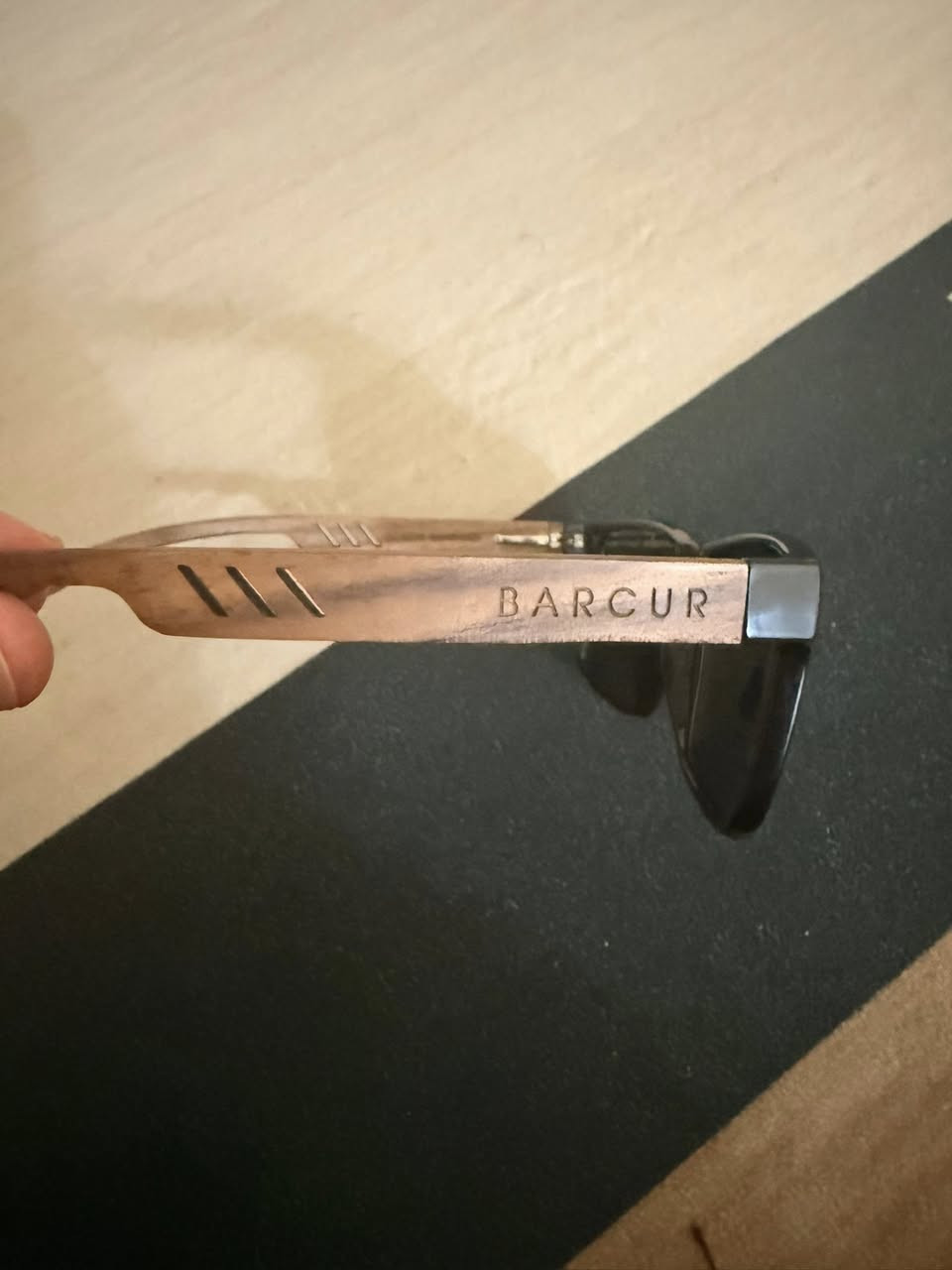 نظارة BARCUR بهذا اللون المميز 

السعر ٣٠ الف 

توصيل متوفر


**إذا كنت صاحب هذا الإعلان وتريد حذفه لأي سبب، رجاءا أرسل رسالة إلى الدعم الفني**