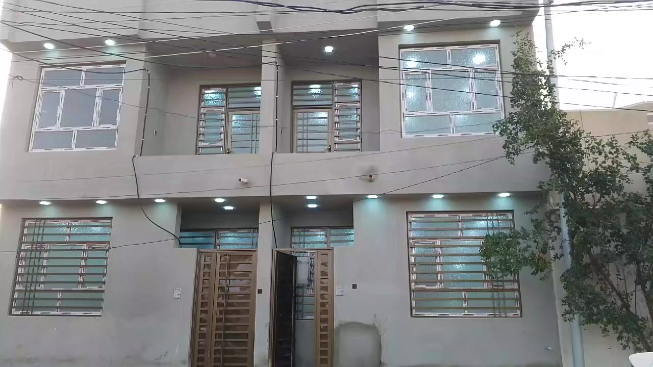 سلام عليكم بيت 50 متر طابقين بس واحد ظال للأجار  كل شهر 250  كربلاء حي الحوراء  مقابل حي العباس للاستفسار اتصل ***********
