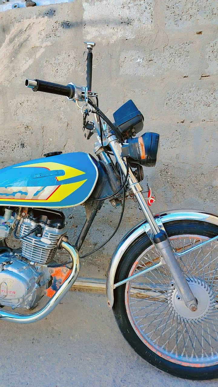 السلام عليكم دراجه تايكر موديل 20 بيهه وارقتين الصليات. دراجه خير من الله بس عوزهه شوي ترتيب بل كهربائيات مكانها واصط قضاء الصويرة للسفسار *********** السعر 350 وبيهه مجال
