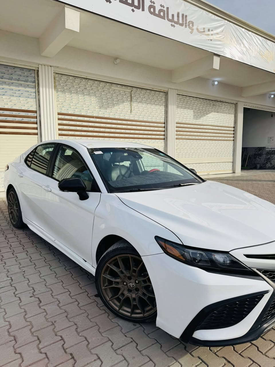 السلام عليكم
سيارة للبيع نوع تيوتا كامري لون ابيض
وارد امريكي 
موديل ٢٠٢٤
مواصفات se رياضي
هايبرد  
رقم كركوك تحويل مباشر 
الضرر بابين جهت السكن 
السعر ١٩٨ وبيهه مجال 
للأستفسار اكثر اتص على الرقم ***********
