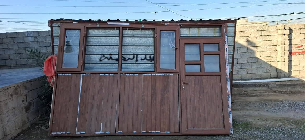 السلام عليكم ،جامخانه بلاستيك مواد اصليه لون جوزي ،،،العرض٣متر ونص الارتفاع ٢متر و٤٠ سانتيمتر السعر ٢٥٠ الف 🖐️اتصل ***********
