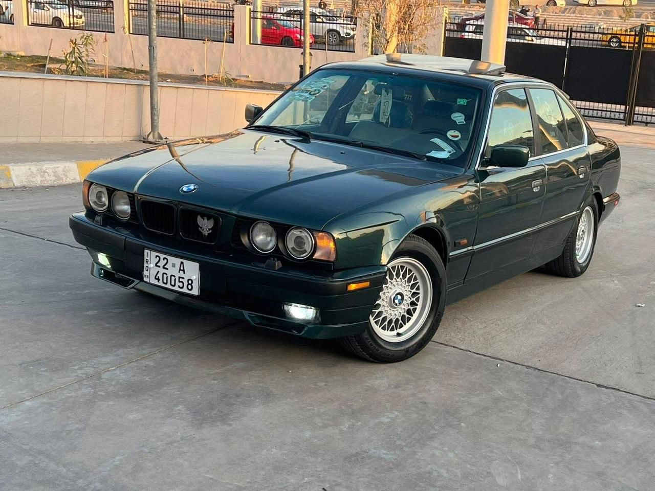 السلام عليكم BMW ٥٢٥ موديل 92 للبيع السيارة كامله من كل شي نقص بس تدفأه معروضه ب 70 وبيهه مجال للستفسار ٠٧٨١ ٧٧٢ ٧٥٧٩
