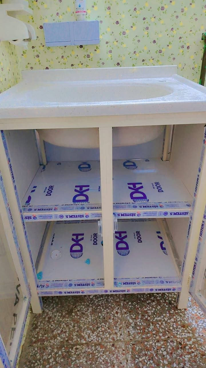 فصلته للحمام وطلع جبير وسد المكان
صار عليه ب 200 الف والنقل 10 الاف
ابيعه ب 200 الف مع نقل داخل بغداد
حتى اليدات بعدني مشادتهن ممستخدم ابد
المنيوم تركي مو صيني ولا ايراني ومرمر درجة اولى 
يرهم للحمام او مغسلة خارجية او سنك مساعد بالمطبخ المنور الخارجي


**إذا كنت صاحب هذا الإعلان وتريد حذفه لأي سبب، رجاءا أرسل رسالة إلى الدعم الفني**