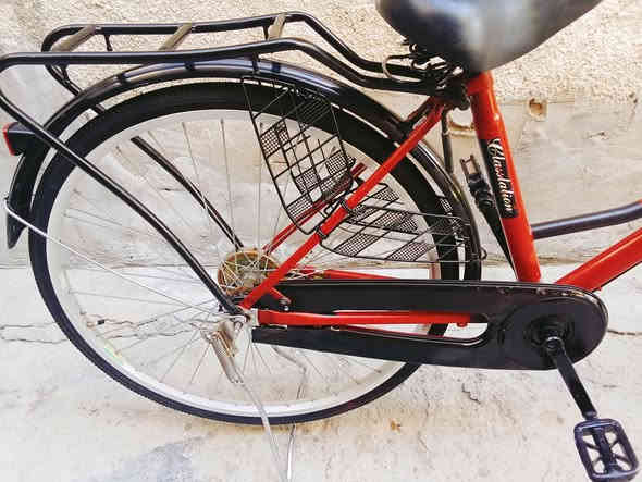 السلام عليكم بايسكل حجم 26 بناتي للبيع بايسكل نظيف نظافه 75% السعر 85 وبي مجال داينمو شغال مكاني بغداد العامريه راسلني على هذا الرقم ***********
