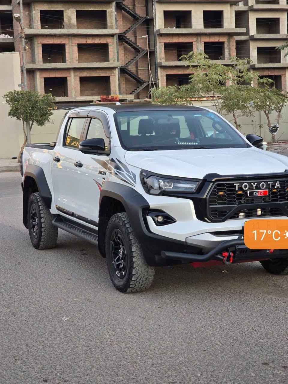 تحيه طيبه
بيكم هايلوكس جي ار سعودي ام المنفاخ دبل سنتر لوك 
مكفوله كفاله عامه ماشيه ١٨ الف السياره عليها تجهيز من عالم السيارات تلبيس دوشمه جي ار كاعيات كاربون فايبر مازدات 
درع محرك درع امامي هوك خلفي هواي غراض تخم تاير كودرج جبلي هواي بعد تفاصيل رقم بغداد بسمي  مكاني بغداد البياع الشهداء  
***********
***********
