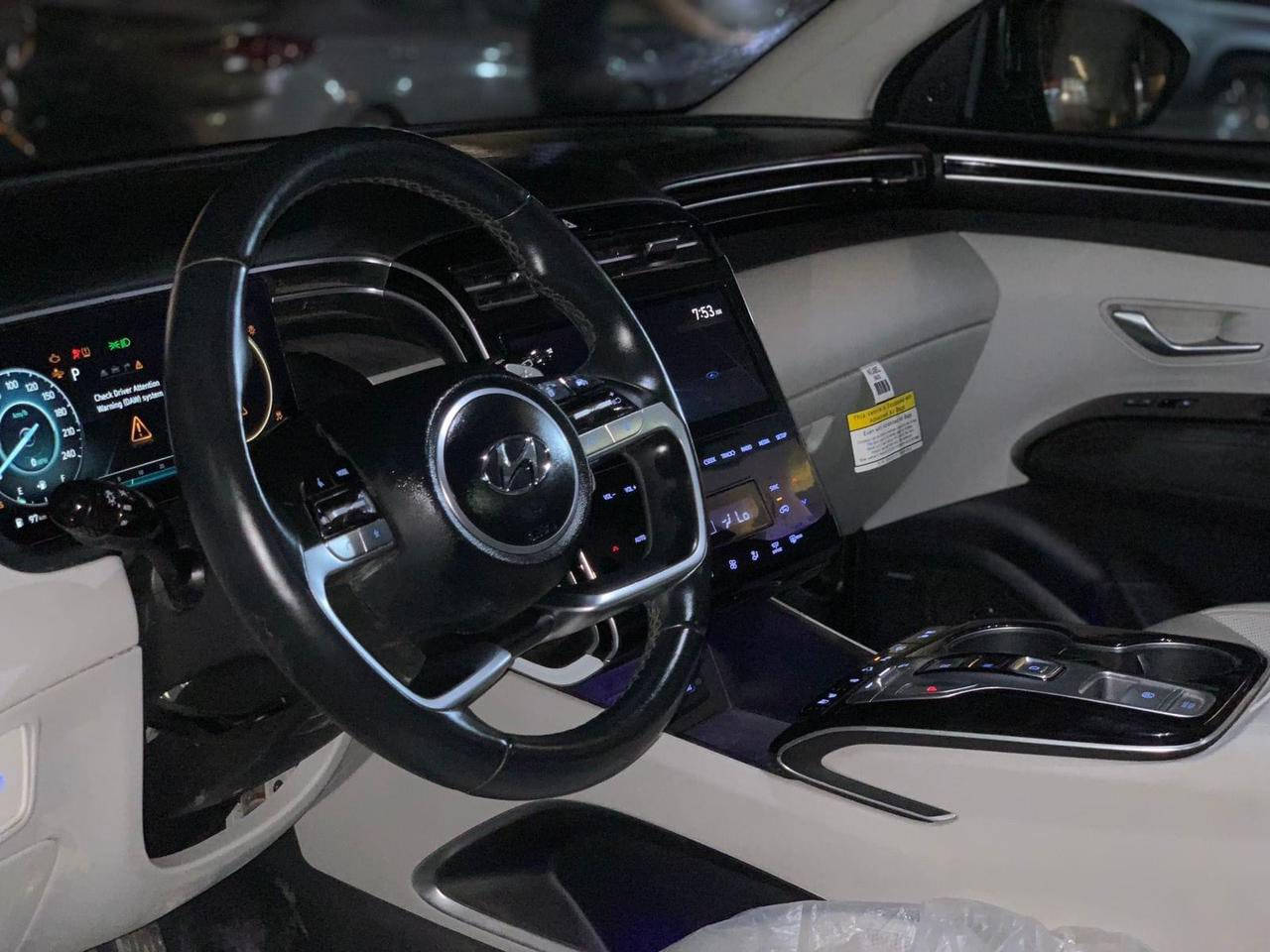 السلام عليكم
توسان ٢٠٢٢ وارد امريكي فول واحد على واحد مواصفات ملكي حادثها من امريكا طخه بلبنيد وجاملغ وباب بدون دواخل السياره ماشية ٣٤ الف جاهزه من كلشي كير ومكينه وصدر وتبريد كامله جاهزه السياره من كلشي مرقم بغداد باسمي عارضها ١٨٠ وبيها مجال للشراي 
للاستفسار على الرقم ‭٠٧٧٢ ٨٥٦ ٩٤٩٦‬
