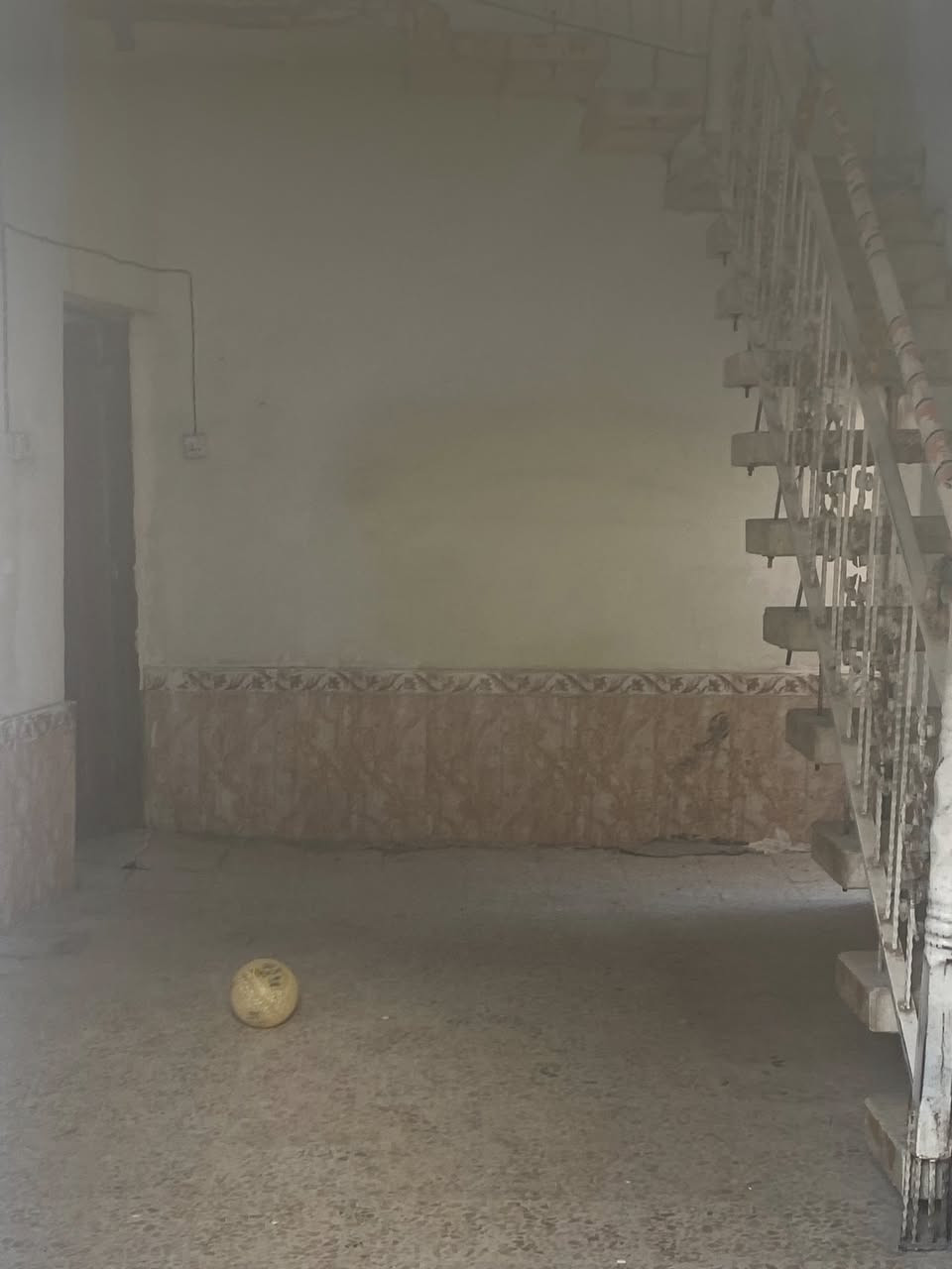 بيت زراعيه للبيع قريب على شارع العآم الثاني بيت عن شارع العام 
البيت بناء بلوك عكاد سطح شتايكر 
مساحة ١٠٠م بناء البيت غرفه 1 ومطبخ وصاله واستقبال 
كل خدمات متوفر 
***********
