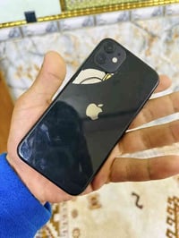 ايفون ١١ مكسور الضهر ولباقي كلشي مابي ذاكره ٦٤ بطاريه ٩٠ ما مبدله بلاد...