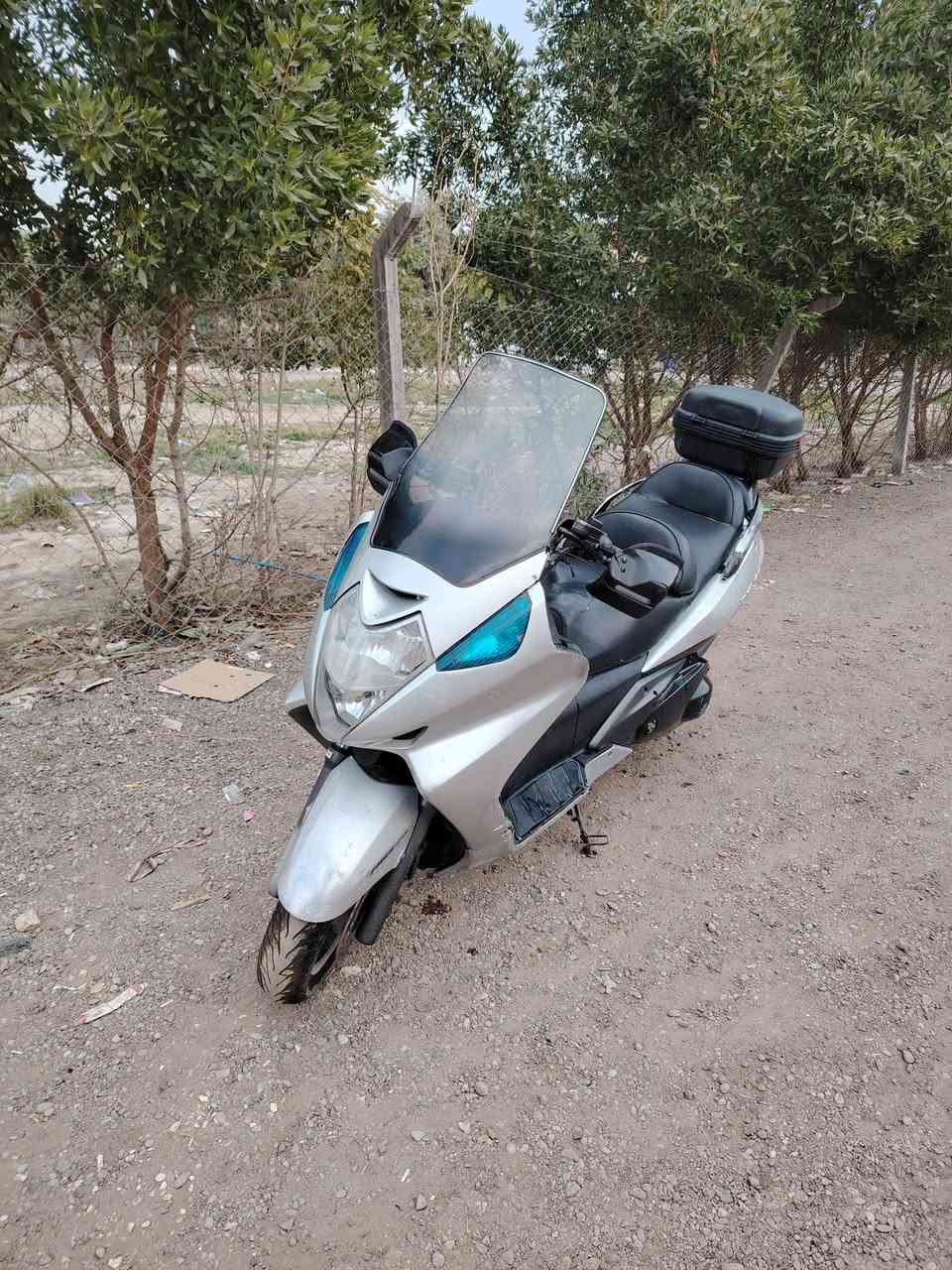 سلام عليكم سلفر ونج 600 اوفر مود  مكينه مكفولة هاون شلعه معدل تاكل كاع بطناش دراجه مرتبة   مصدات هواء اصليه جنطه مرتبه  تخم تاير جدد  ماصدة وشاير كرستال  مكينه ملحه  ترايك الشمال سعر 14ورقه مكان بغداد الزعفرانيه رقم ***********
