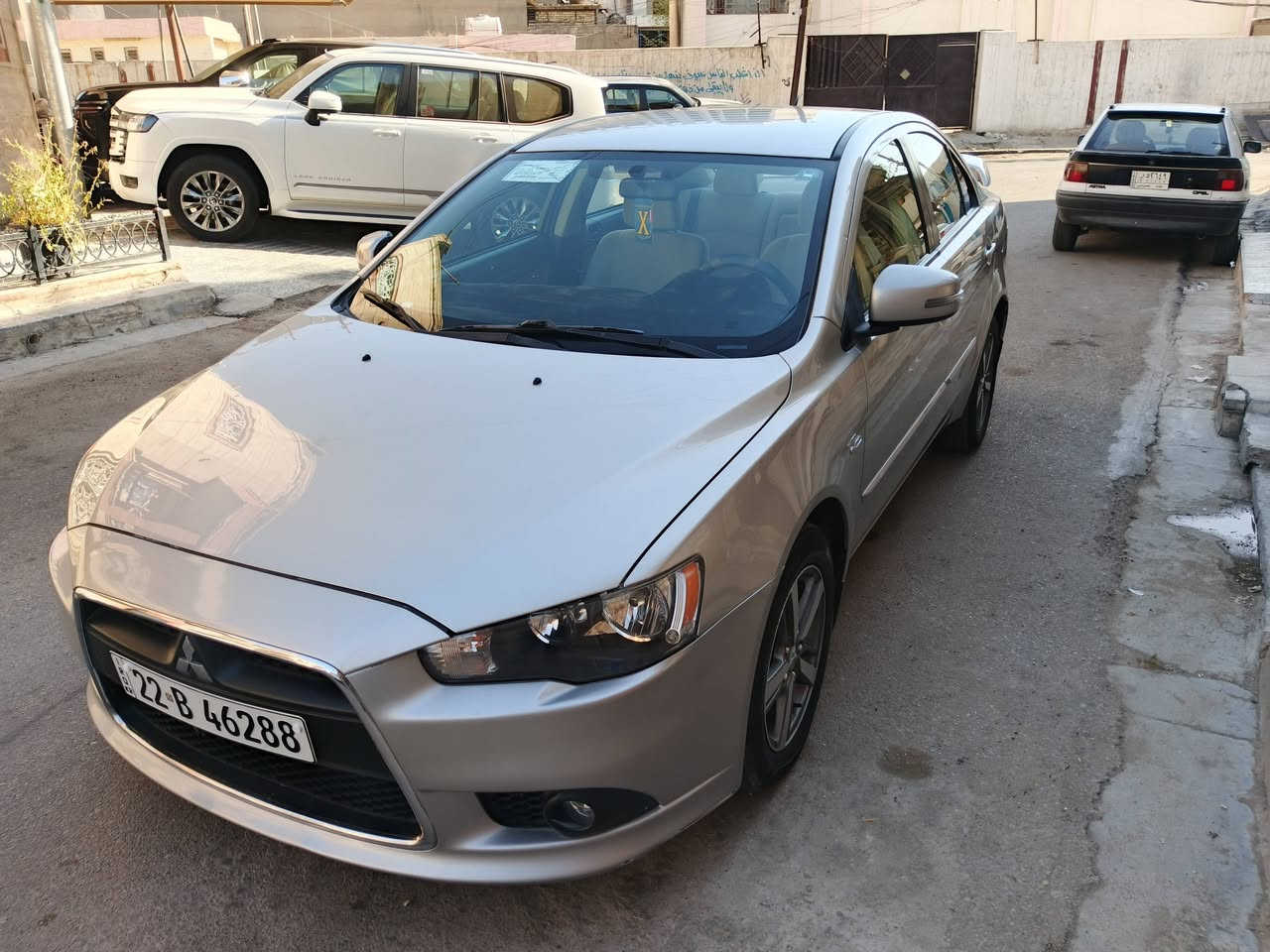 السلام عليكم للبيع لانسر قرش موديل 2015 وارد خليجي محرك 2000 السياره جديده ماشيه 97 الف تبريد ثلج صدر امامي خلفي جديد تخم تاير جديد لايت زنون اصلي بيها صبغ بس بل بنيد جارد او صبغته بدون اي حادث السياره حيل جديده رقم اربيل بسمي سنويه جديده هزه جديد تريد تحويل تريد وكاله اني حاضر السعر  93 او بيها مجال بسيط مكان السياره كراده شارع الصناعه رقمي  ***********
