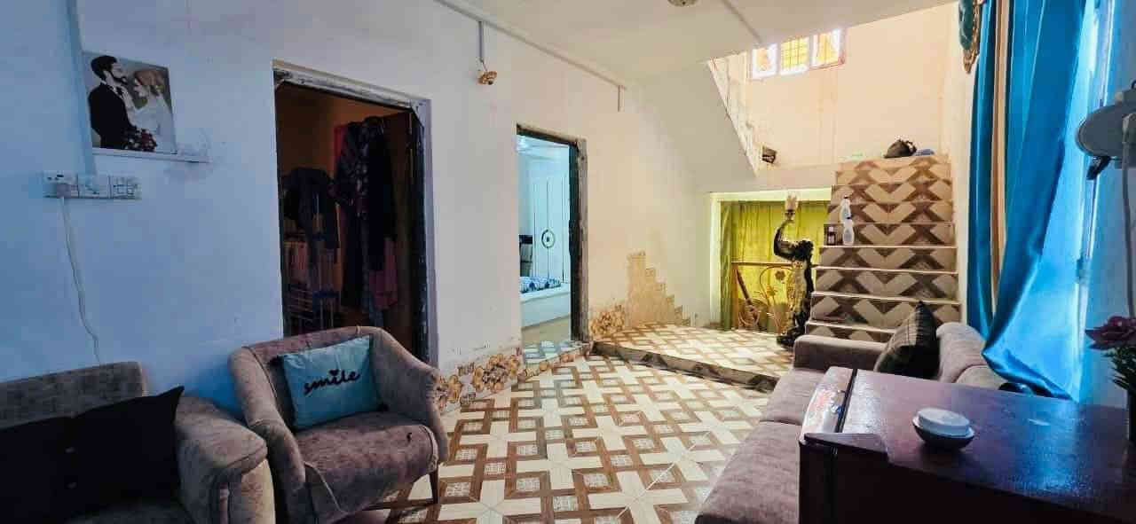 🏡 #دارللبيع  طابقين مربع ركن 
🧱#واجهة:  10  متر 
 🧱#العمق:  10  متر  
  المساحة 100 متر ركن
♦️العنوان /   حي الأمين مقابيل دائرة المجاري
تفاصيل الدار 🏘
طابق الأول
 - استقبال 
 - غرفة نوم  
- صاله
 - مطبخ  
 - صحيات 
 -درج داخلي
طابق الثاني
-غرفتين نوم
-صالة 
-مجمع صحيات 
السعر ١٠٥ مع مجال
☎️ للإستفسار يرجى الاتصال 
بالأرقام الموبايلات الواردة أدناه
📲 ***********   متوفر واتساب 
#نستقبل_طلباتكم__وعروضكم 
مكتب بغداد للعقار الشطرة  الآمن للتسويق العقاري  ___
 الشطرة /شارع الفلكه قرب كراج الحضارات
