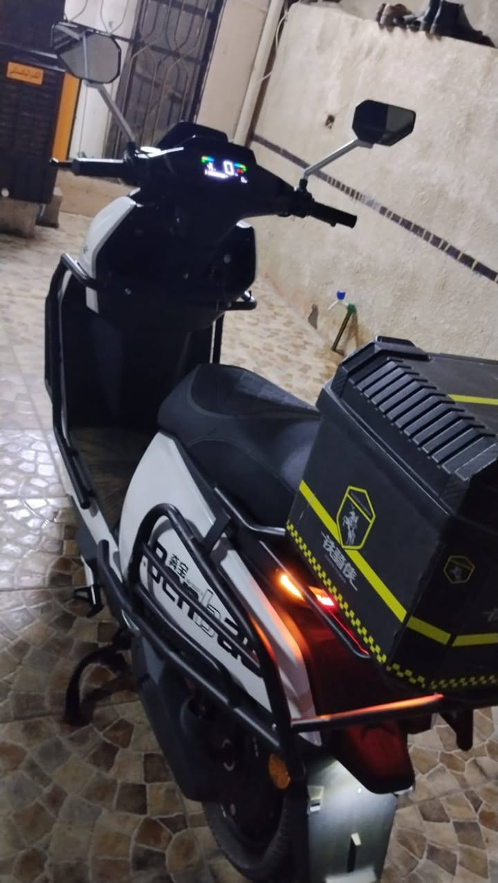 السلام عليكم دراجه شحن للبيع ماشيه 3000 الدراجه كلش نضيفه وعلى وضع الشركه السعر 900 وبيها مجال مكاني بغداد ابو غريب ‏‪***********‬‏
