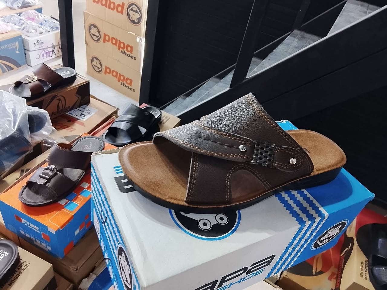 شحاطة رجالي القطعه ٣الف
الكارتون درزن ٣٦الف راسلني وتساب ***********
