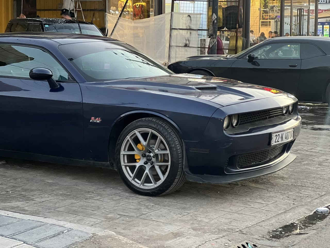 السلام عليكم 
جالنجر 2016 سته سلندر حادثها رافقه بالصور ايرباك برده فقط شواصي لغود سليمات 100‎%‎ مكينه كير نظاف صدر امامي جديد ماشيه 125 ميل بيها صبغ صفحتين قماره صندوك بنيد بدون صبغ نقصها فقط ترتيب دوشمة للكشنات رايدها ب 145 وبيها مجال ان شاء الله مكاني بغداد السيديه للاستفسار ***********
