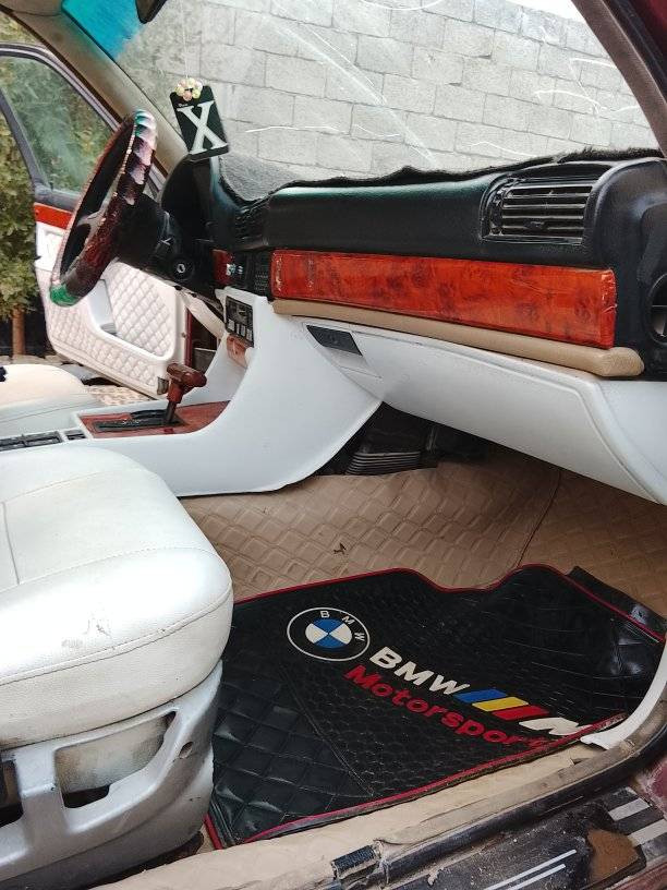 سلام عليكم بي ام للبيع موديل1992
سنويه2030تنتهي
مكينه 35مغتوح لاصرف وال بخار
مابيه حادث ولسياره بسمي مكاني بغداد
سياره كيره كايم سعره 35بيه مجال


**إذا كنت صاحب هذا الإعلان وتريد حذفه لأي سبب، رجاءا أرسل رسالة إلى الدعم الفني**