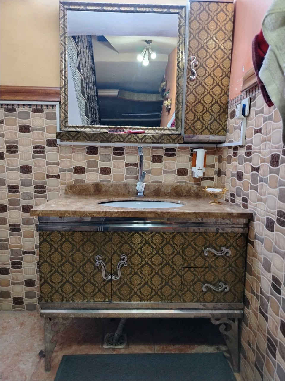 مغسلة كاونتر مرمر ستل ستيل شغل فصال وتزكام نظيفة جدا الضرر فقط فطور بالمغسلة تتبدل وترجع السعر 170 وبيهة مجال بغداد الحبيبية *********** يوجد واتس اب بغداد, العراق
