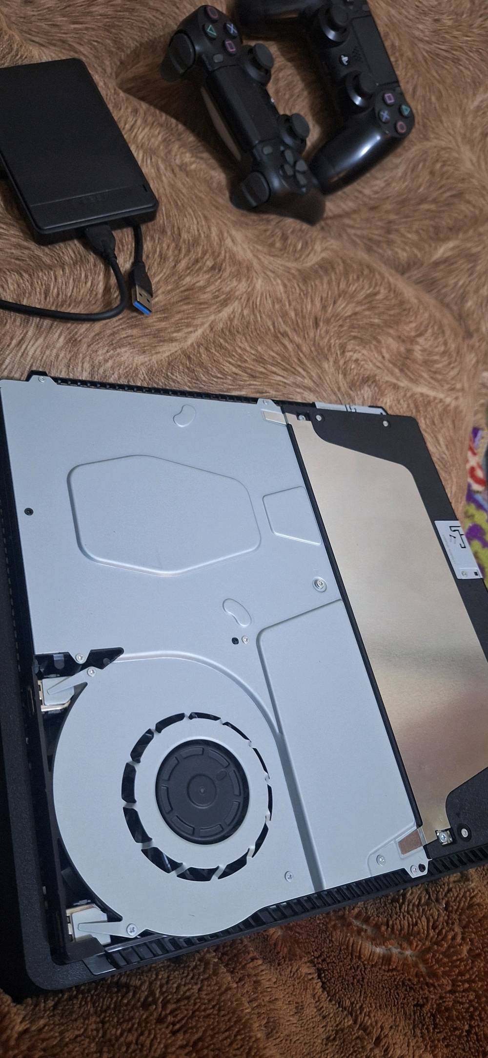 بلاي فور سلم مهكر البيع النضام 11:00 جهاز كلشي حلو جهاز ما مفتوح عنوان كربلا
المساحه واحد تيره رقمي *********** جوستك اصليه وواحده وعاديه ويا يوبيس 850