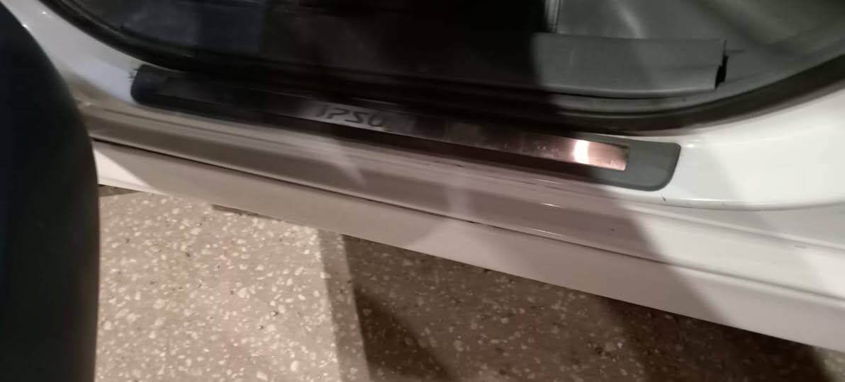 سلام عليكم ابصم البيع تويل موديل 2001 مداور ثاني يوم سياره جديده ومكفوله كفاله عامه حساسات خلفيه وماميه وكامره ماميه مري شفط سعر 122 بيه مجال قليل هاذا رقمي خابر بخدمت ***********
